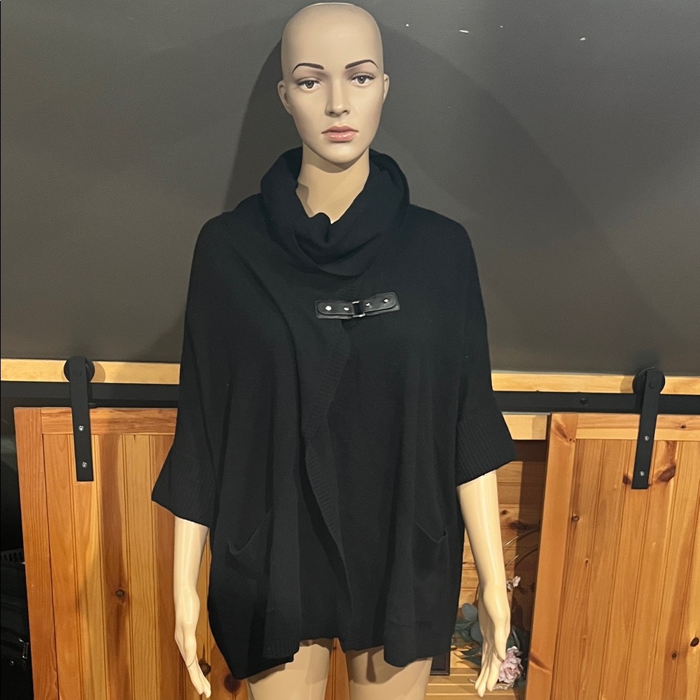 Evelyn Grace Poncho Chic Black Shawl with Buckle Accent 100% Cashmere